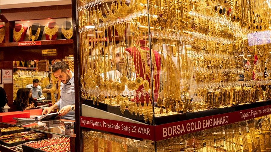 Harga Emas Sentuh Rekor Lagi, Lebih Baik Jual atau Beli?