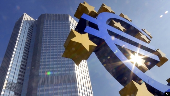 Bank Sentral Eropa (ECB) diperkirakan memangkas suku bunga pada pertemuan Kamis (6/3), sementara pasar Eropa terdongkrak oleh saham industri Pertahanan (foto: dok). 
