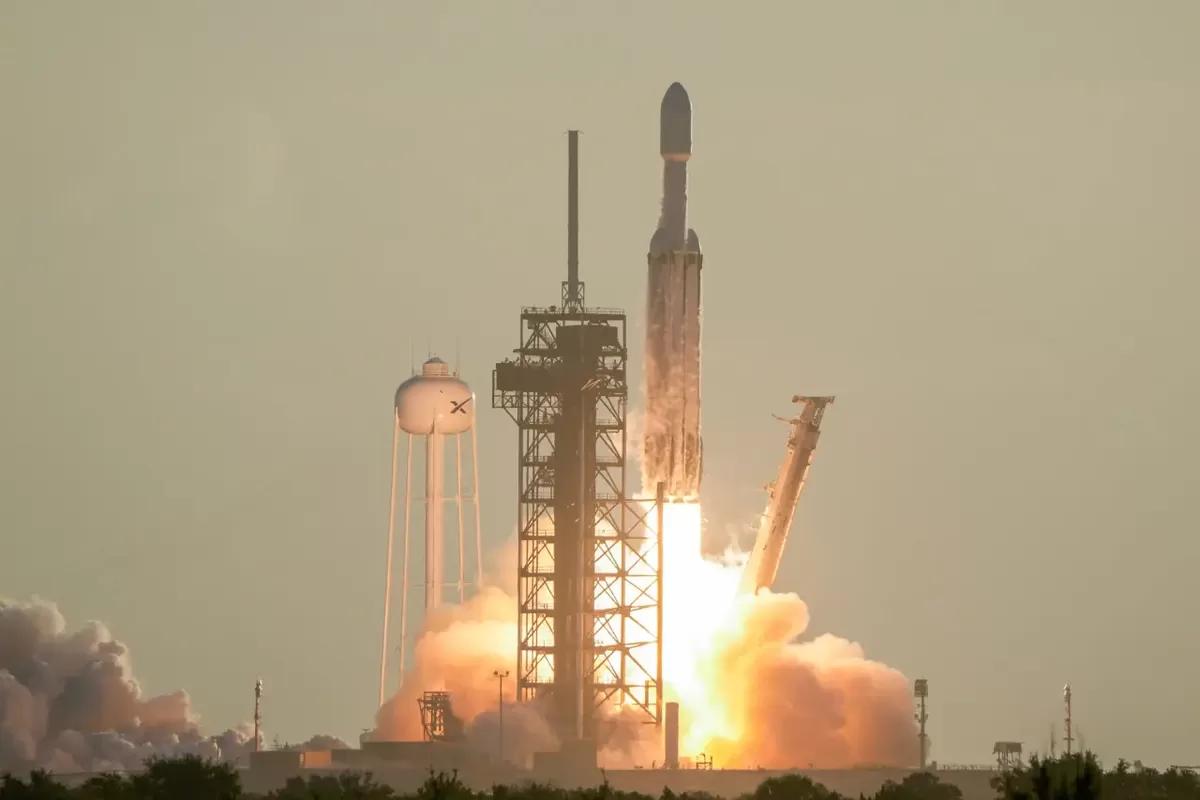 Peluncuran roket Falcon Havy milik SpaceX yang membawa Nancy Grace Roman Space Telescope milik NASA dari Kennedy Space Center, Florida, Amerika Serikat pada 30 Agustus 2026. 