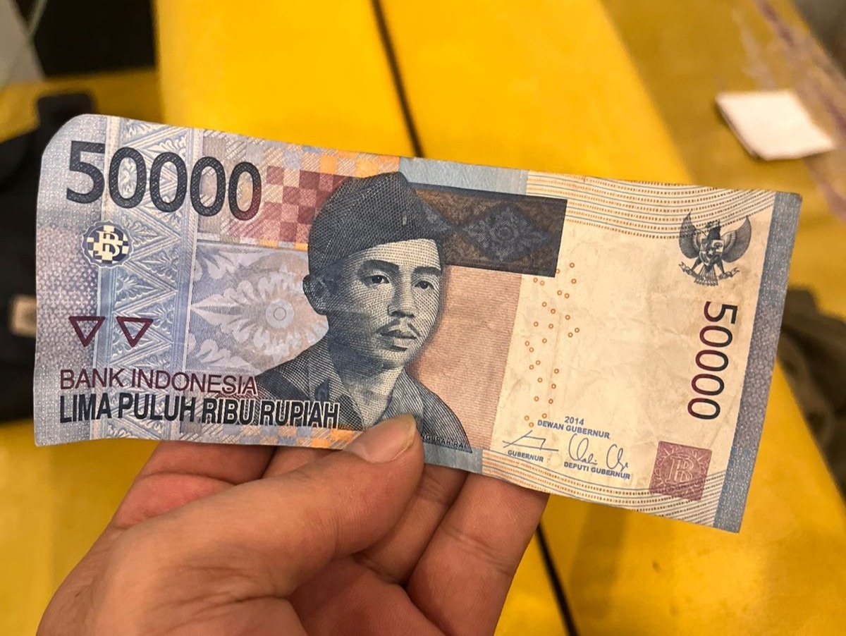 Uang-50-ribu-emisi-2005-ditolak-penjual-di-Mamuju.jpeg